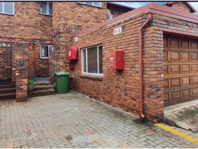 3 Bedroom Simplex for Sale For Sale in Brackenhurst - MR712495