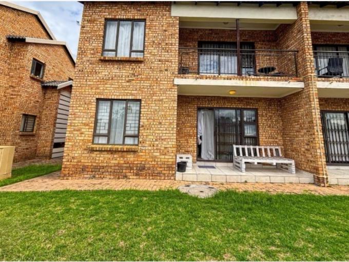 2 Bedroom Simplex for Sale For Sale in South Crest - MR712497