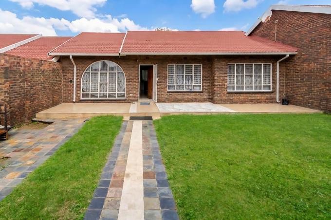 3 Bedroom Simplex for Sale For Sale in Edleen - MR712509