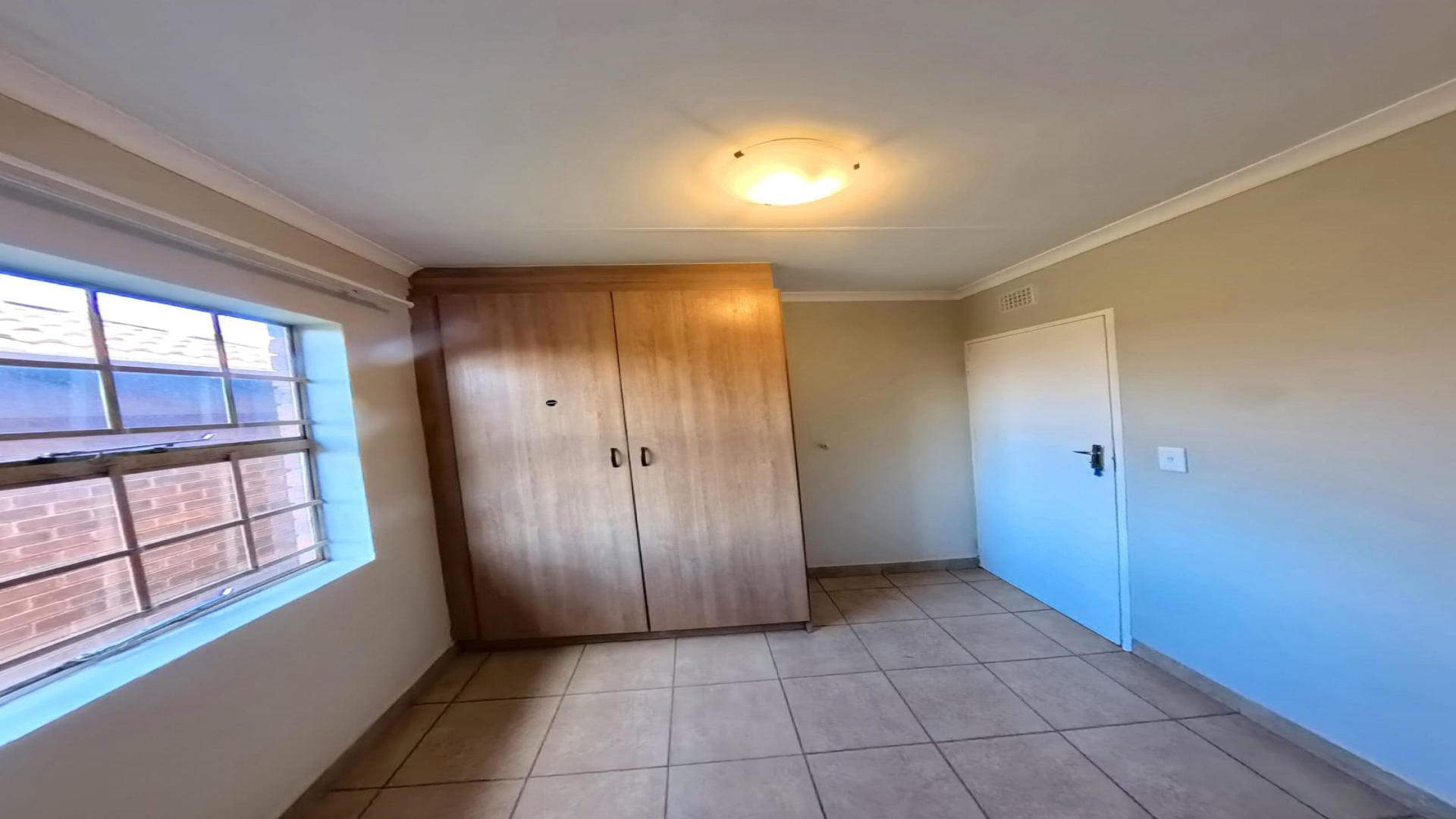 Bed Room 3 of property in Olievenhoutbos
