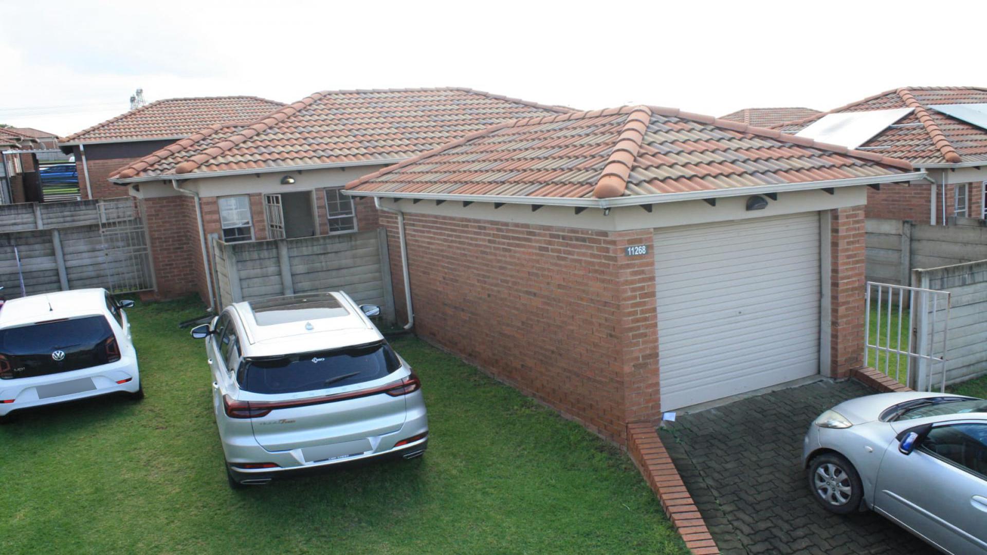 Front View of property in Olievenhoutbos
