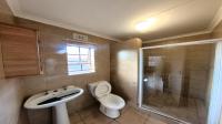 Bathroom 1 of property in Olievenhoutbos