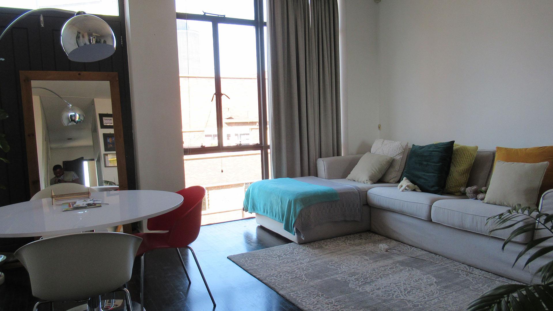 Lounges - 18 square meters of property in Newtown
