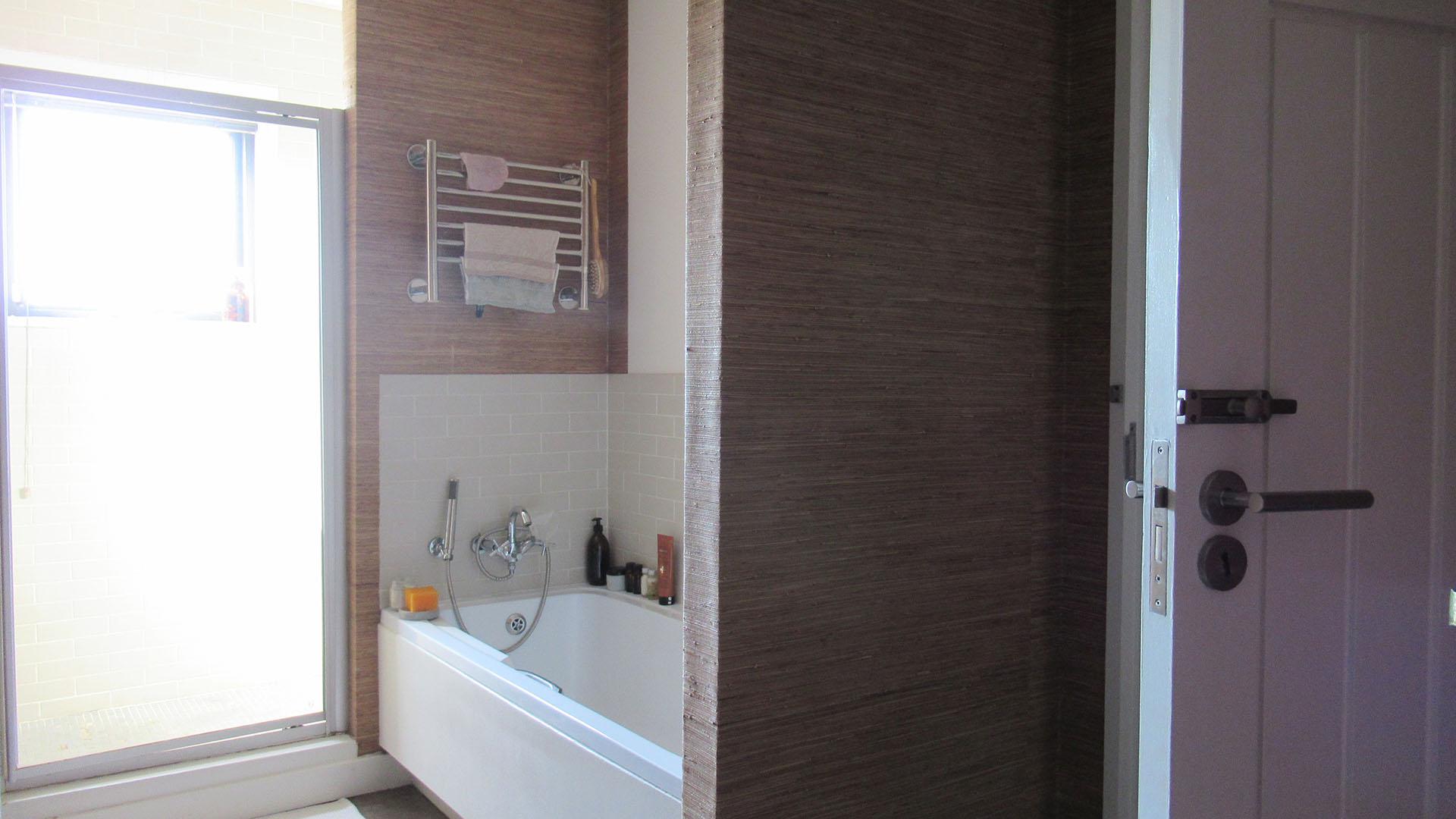 Bathroom 1 - 13 square meters of property in Newtown