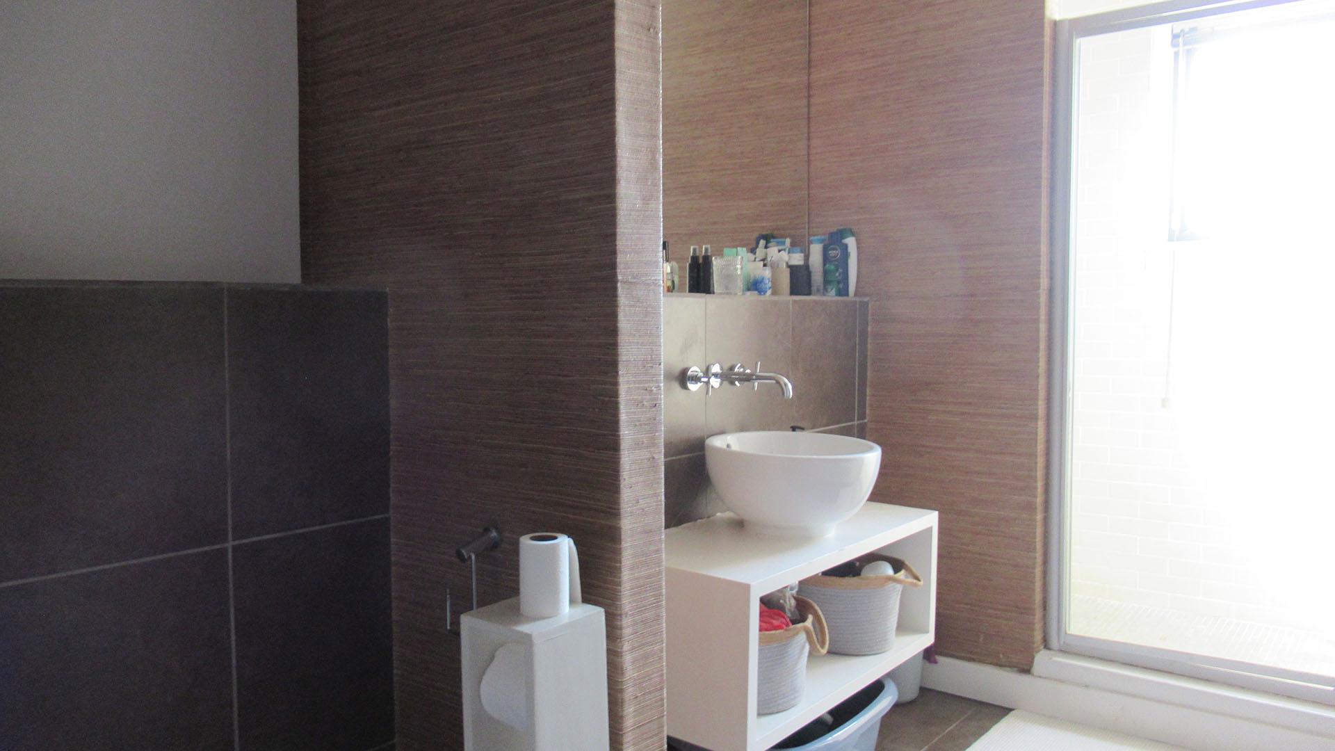 Bathroom 1 - 13 square meters of property in Newtown
