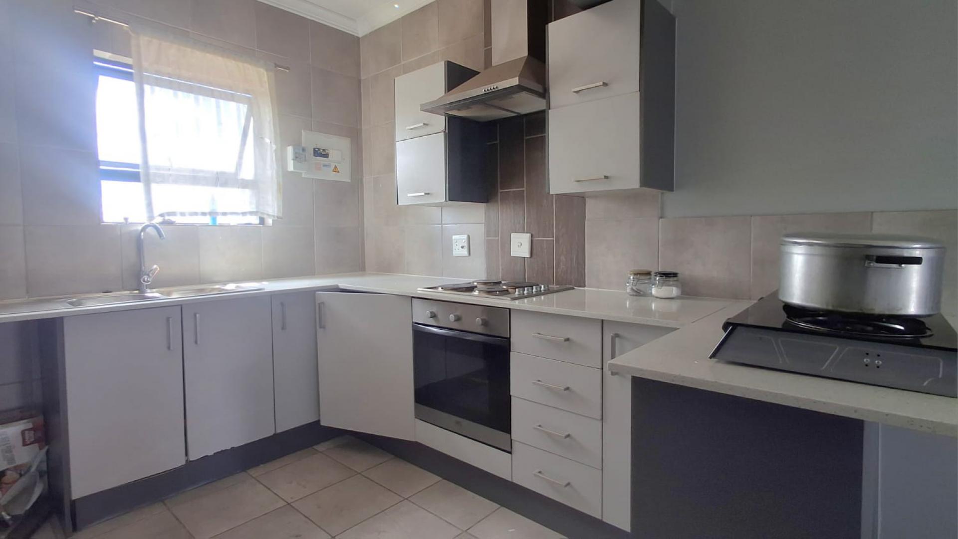 Kitchen of property in Mindalore