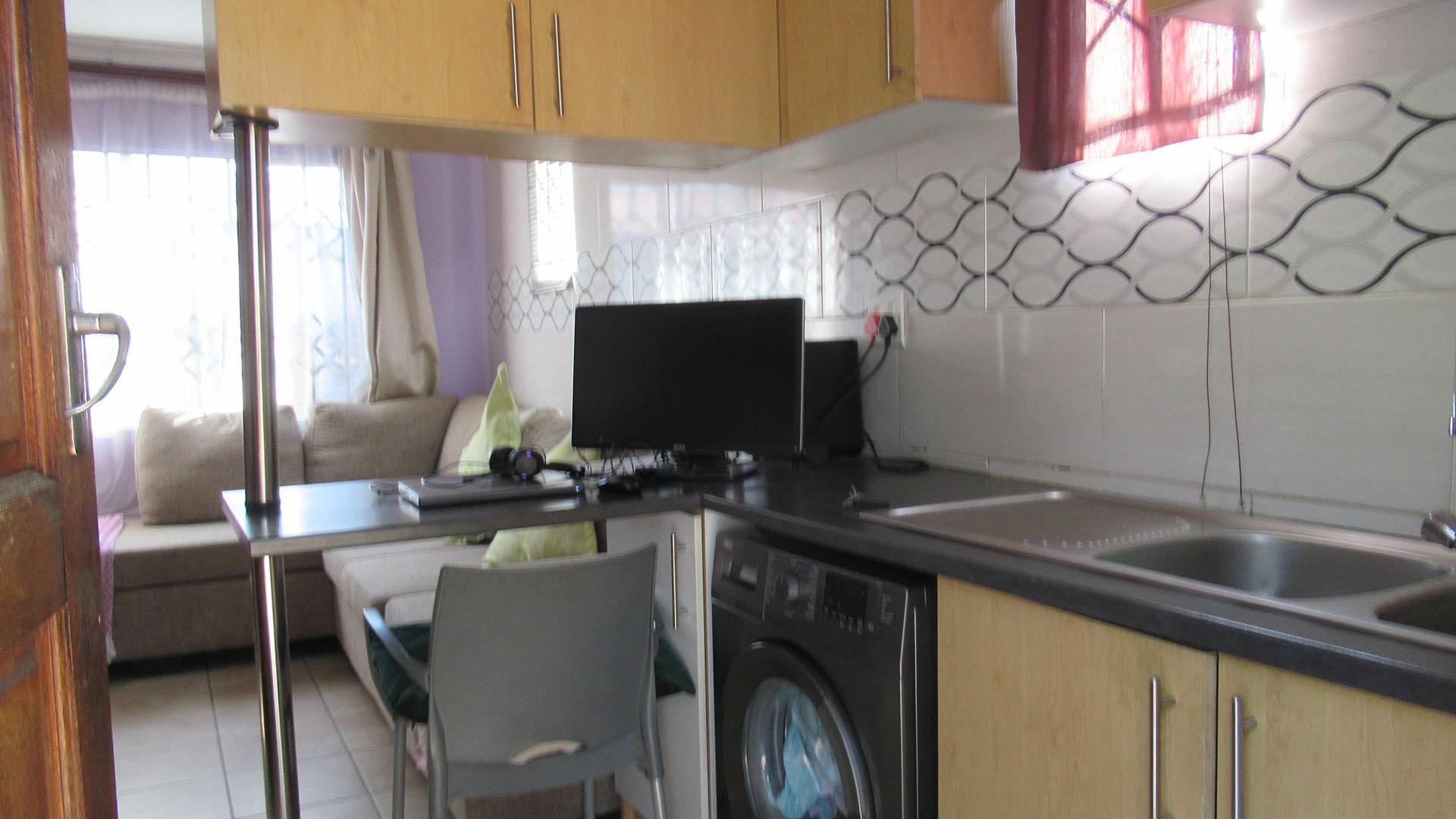 Kitchen - 5 square meters of property in Zandspruit