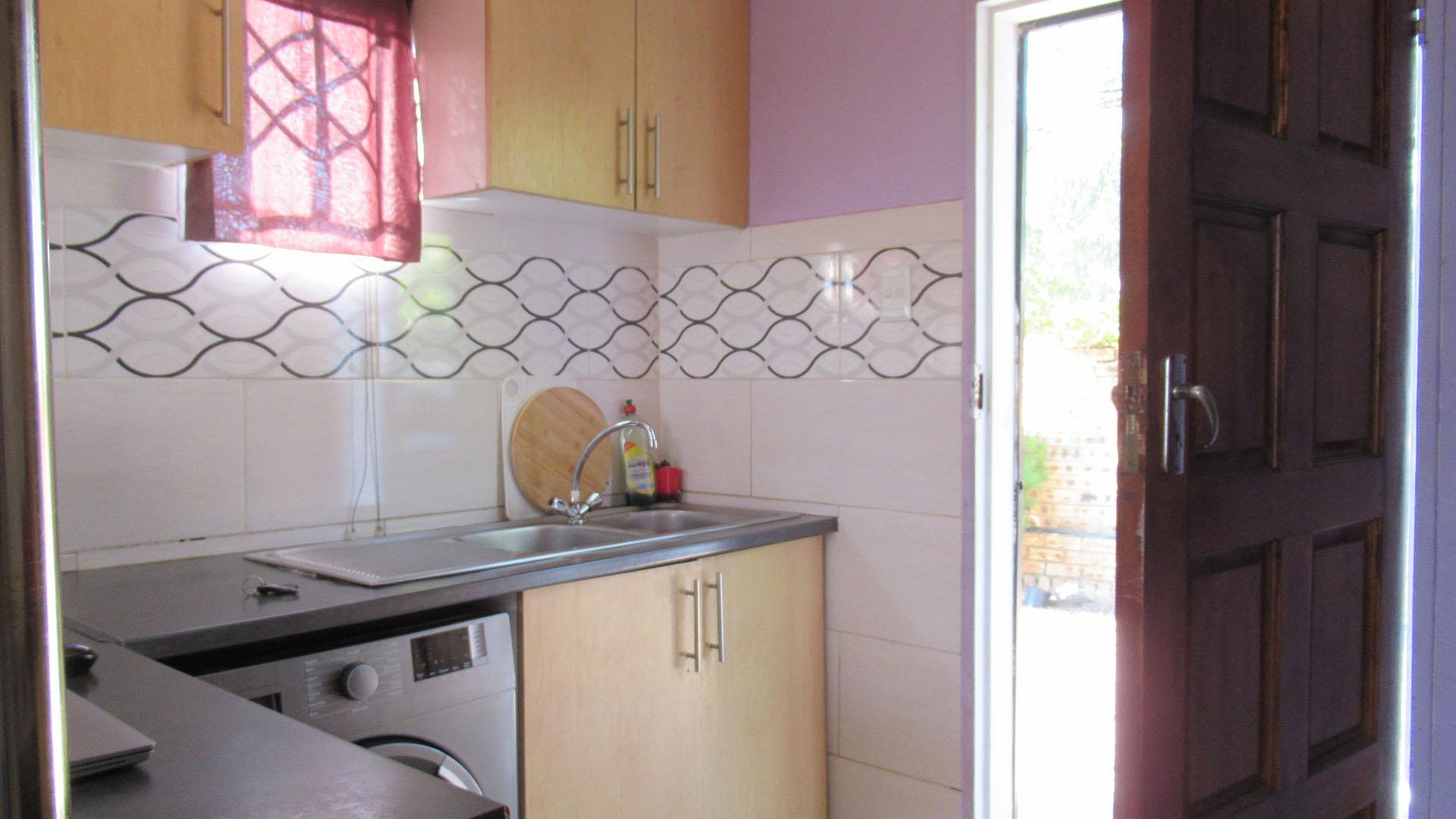 Kitchen - 5 square meters of property in Zandspruit