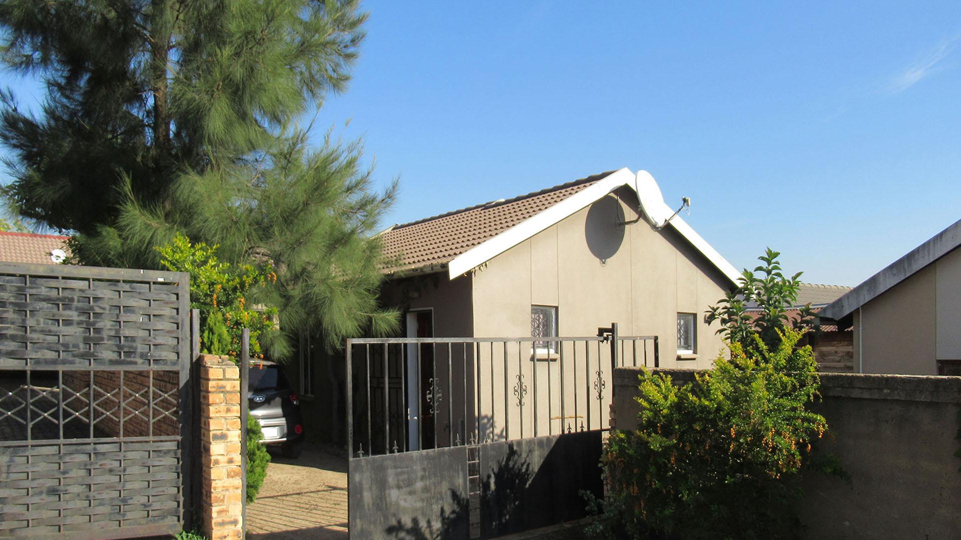 Front View of property in Zandspruit