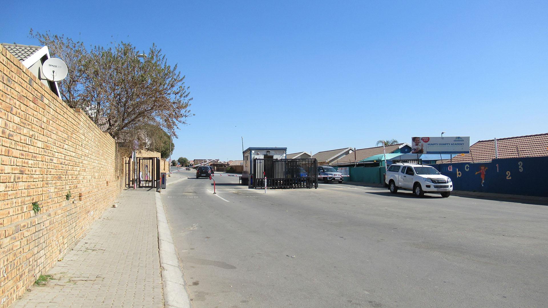Front View of property in Zandspruit