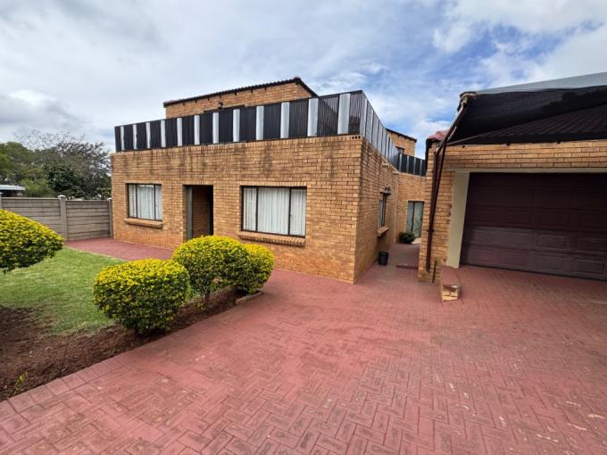 6 Bedroom House for Sale For Sale in Groblerpark - MR712551