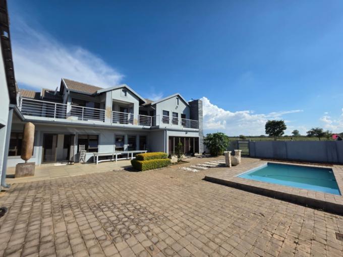 6 Bedroom House for Sale For Sale in The Coves - MR712554