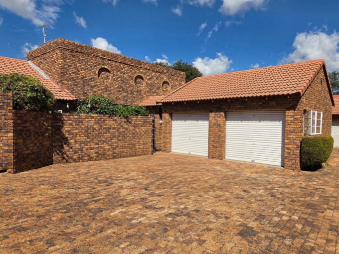 3 Bedroom Simplex for Sale For Sale in Brackendowns - MR712568