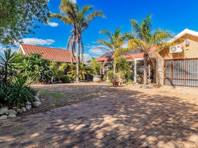 4 Bedroom House for Sale For Sale in Bellville - MR712585