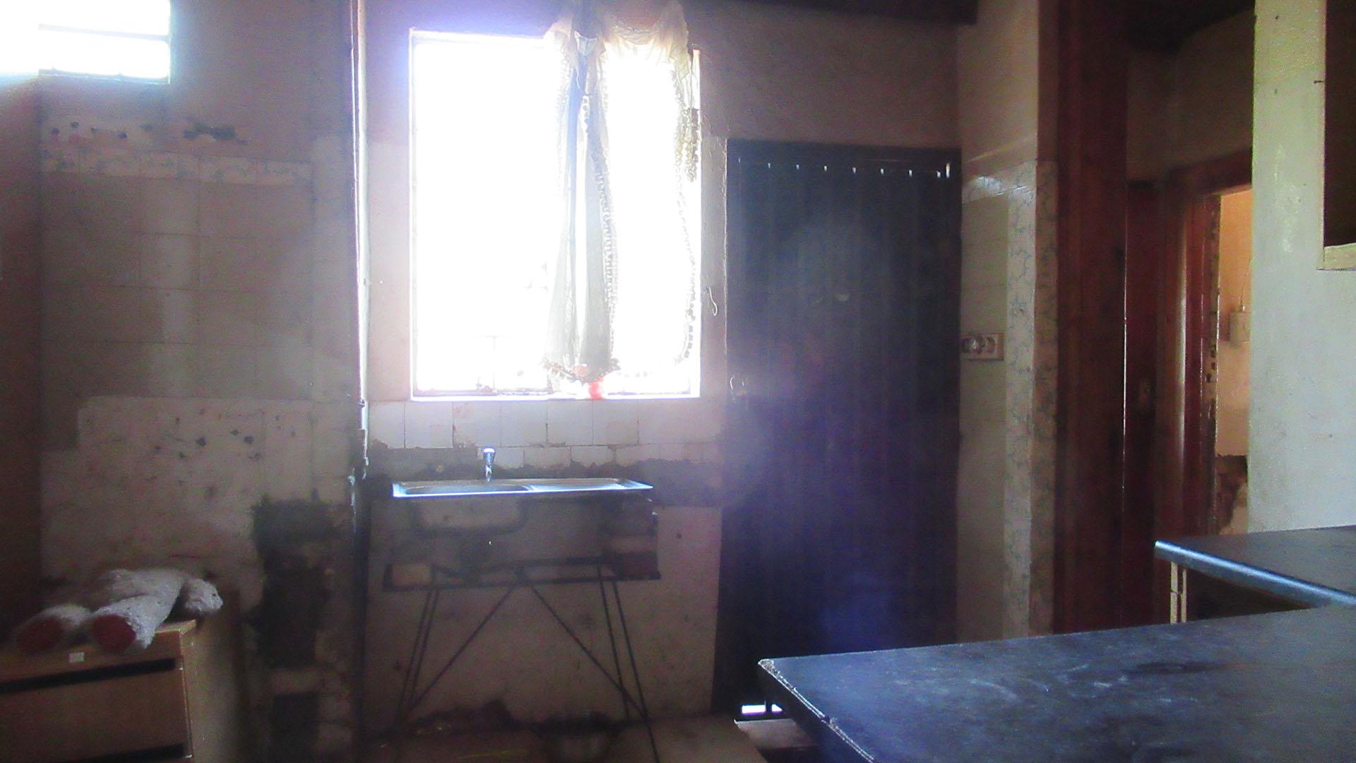 Kitchen - 18 square meters of property in New Modder