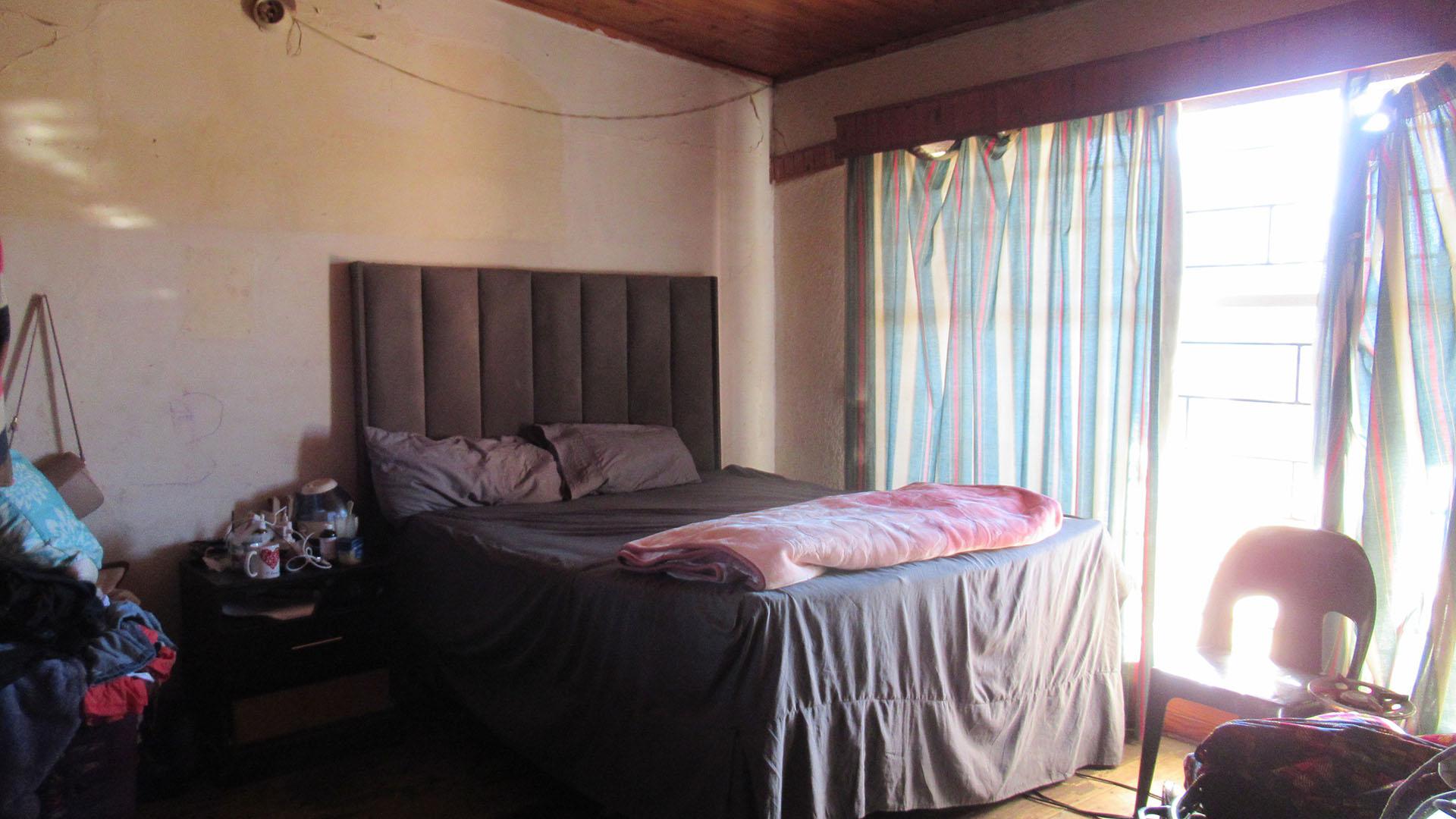Bed Room 1 - 10 square meters of property in New Modder