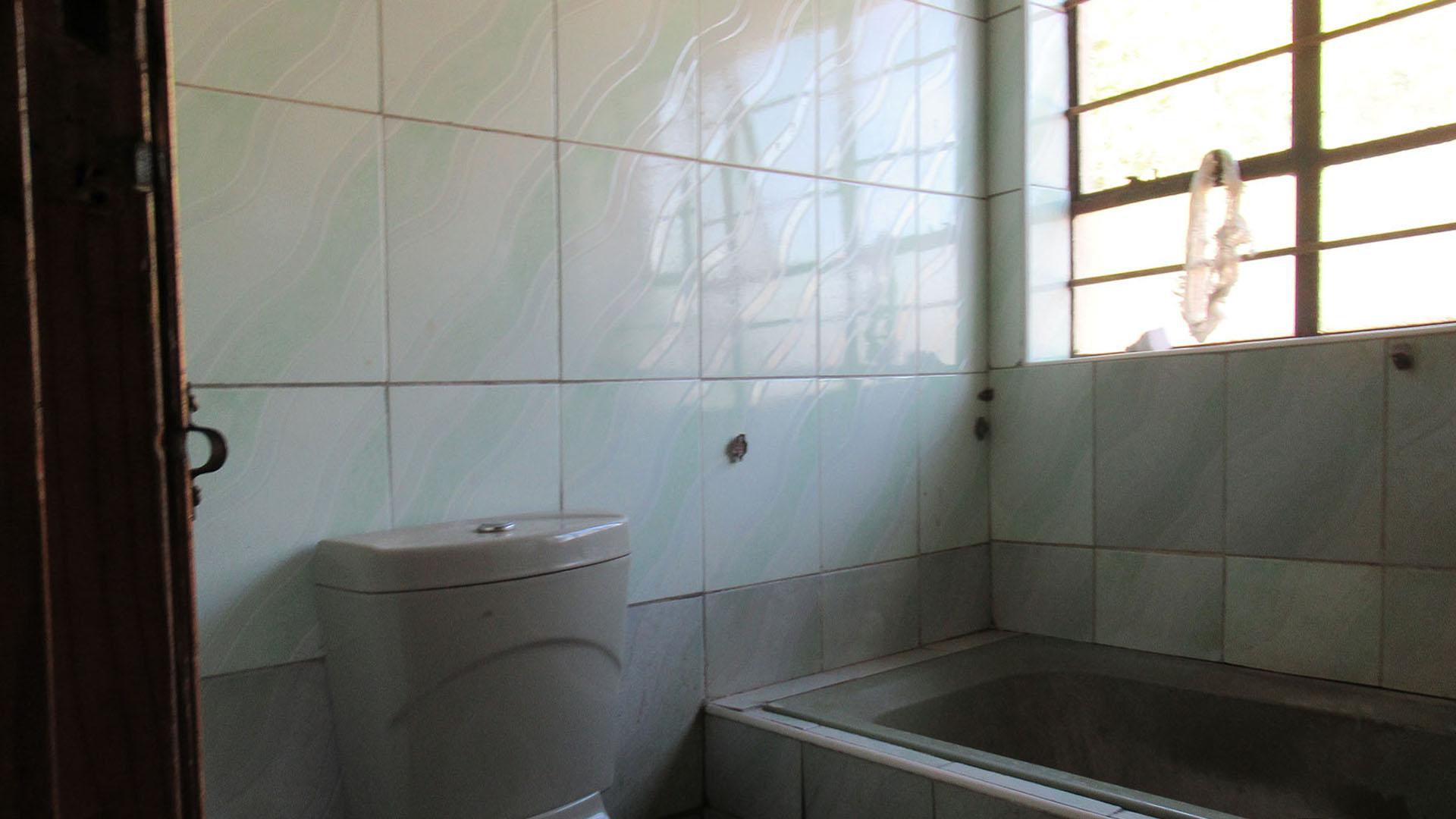 Bathroom 2 - 3 square meters of property in New Modder