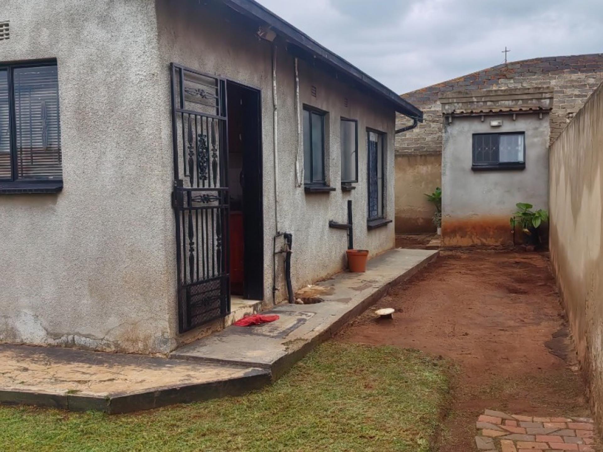  of property in Vosloorus