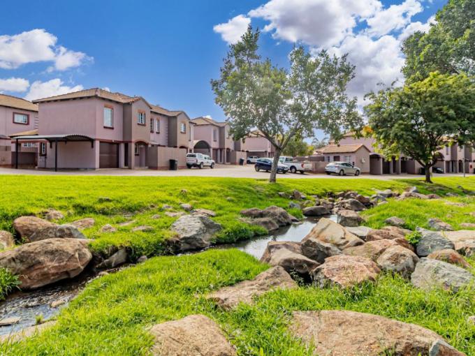 3 Bedroom Simplex for Sale For Sale in Castleview - MR712690