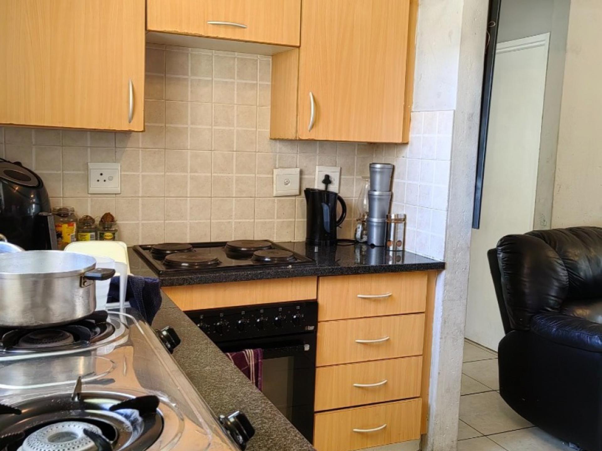  of property in Klippoortjie AH