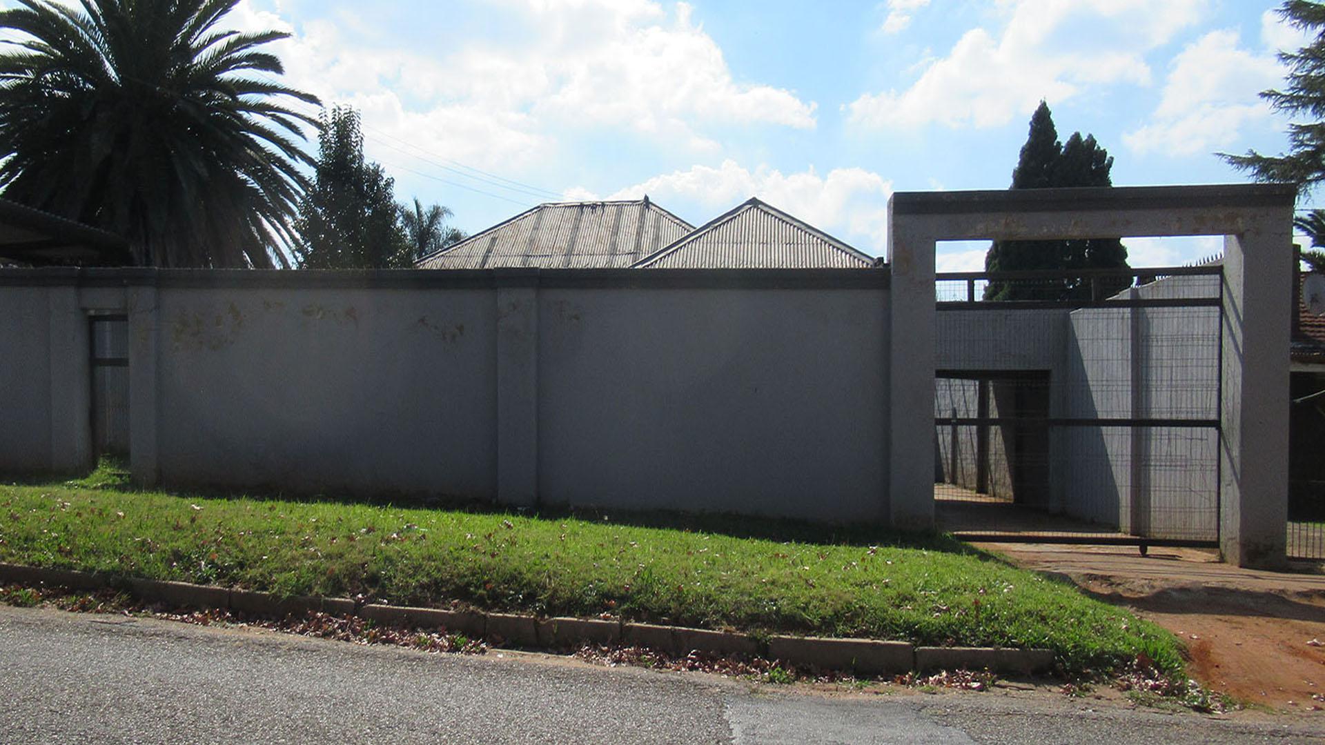 Front View of property in Florida