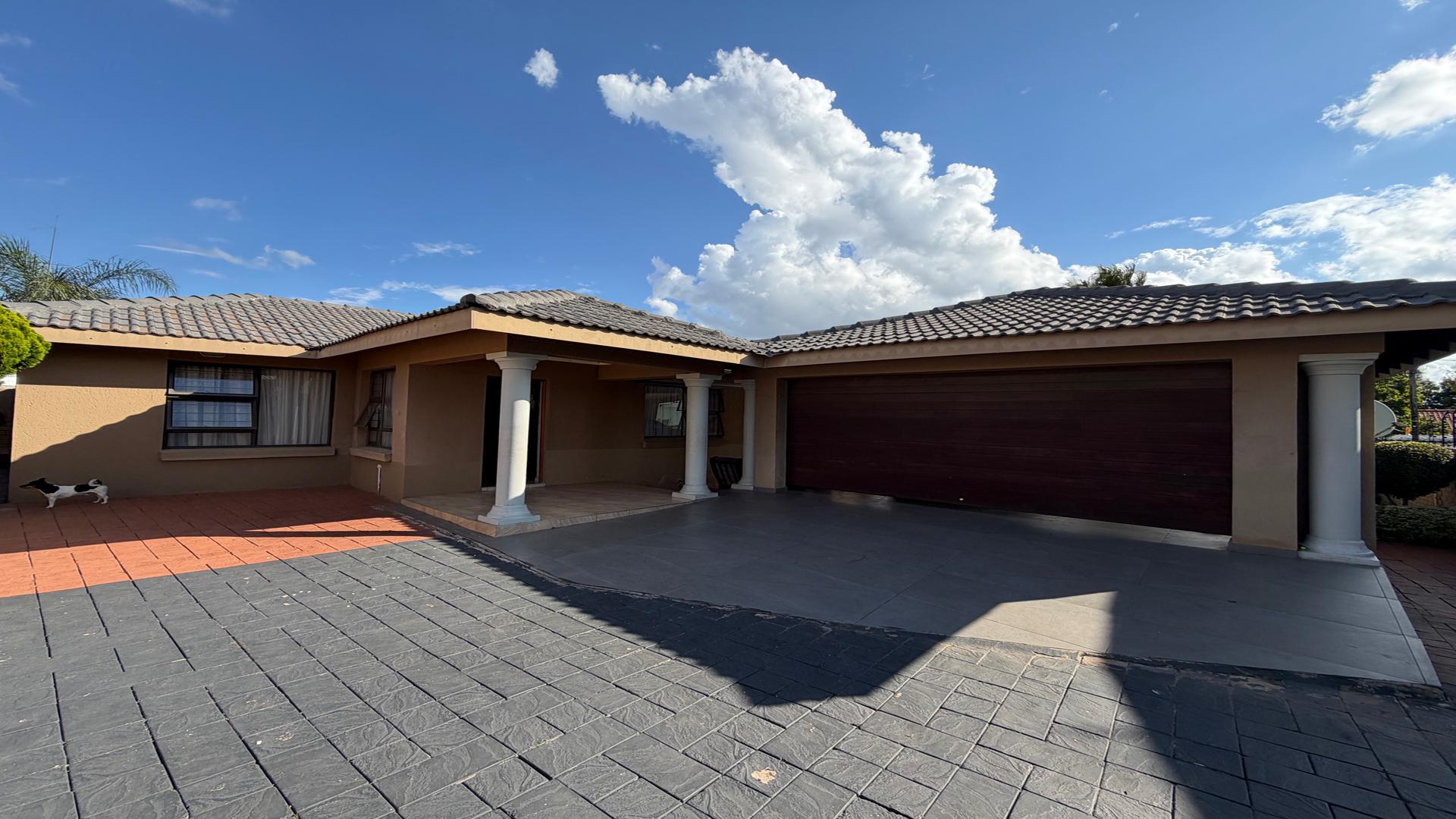 Front View of property in Bendor