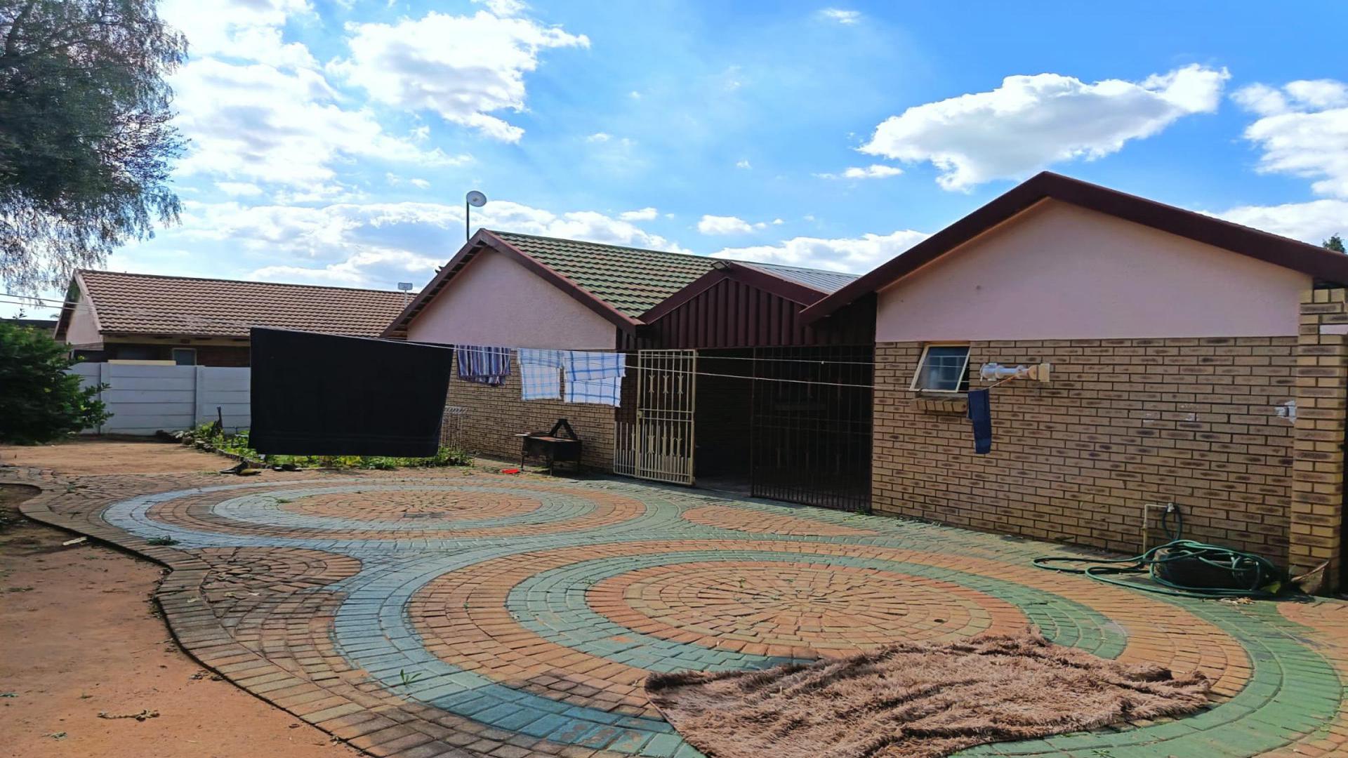 Backyard of property in Randpoort