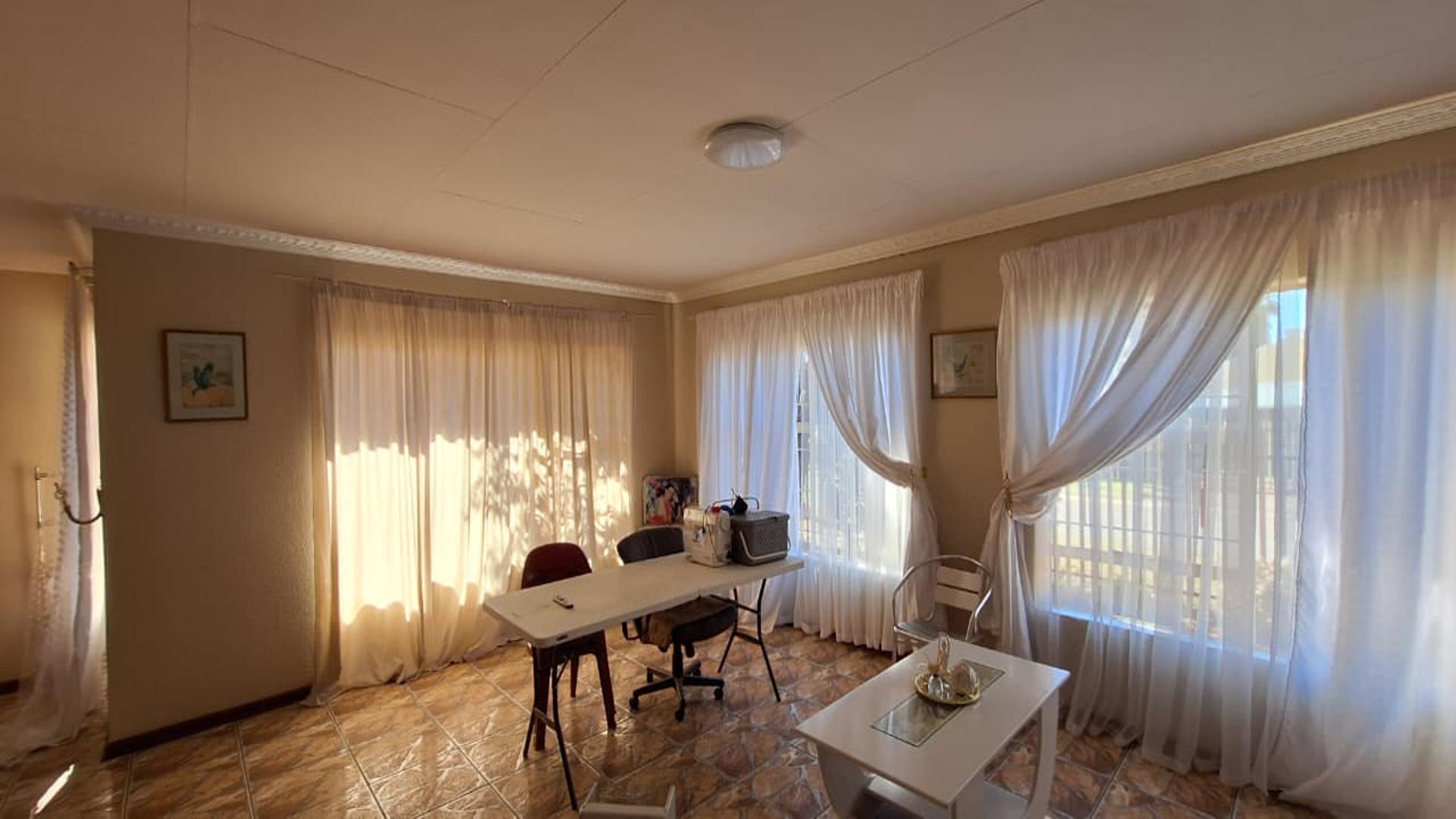 Lounges - 30 square meters of property in Randpoort
