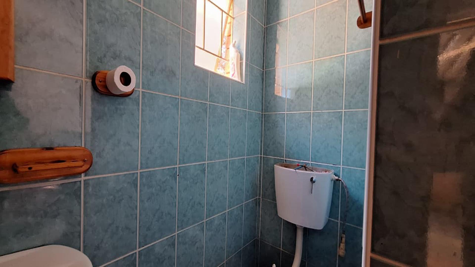 Staff Bathroom - 3 square meters of property in Randpoort