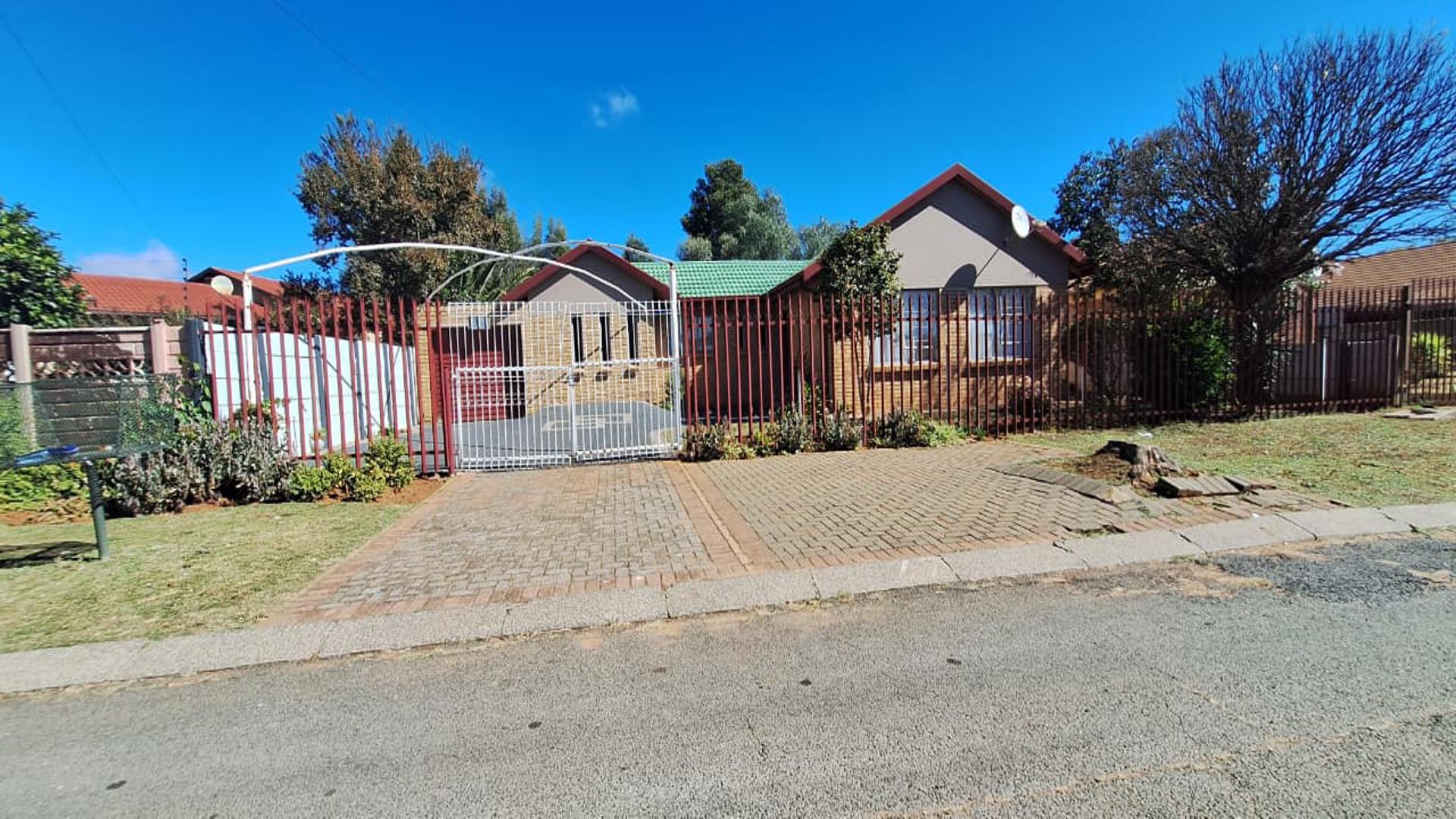 Front View of property in Randpoort