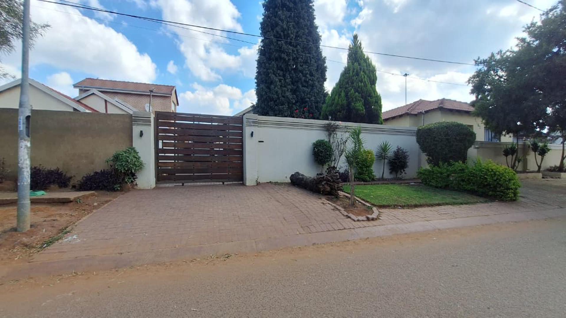 Front View of property in Doornkop