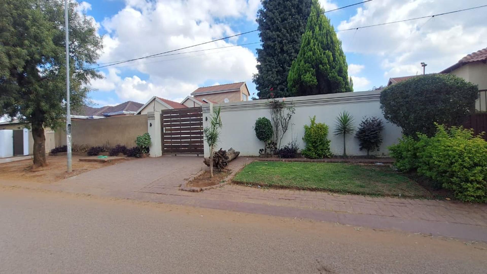 Front View of property in Doornkop