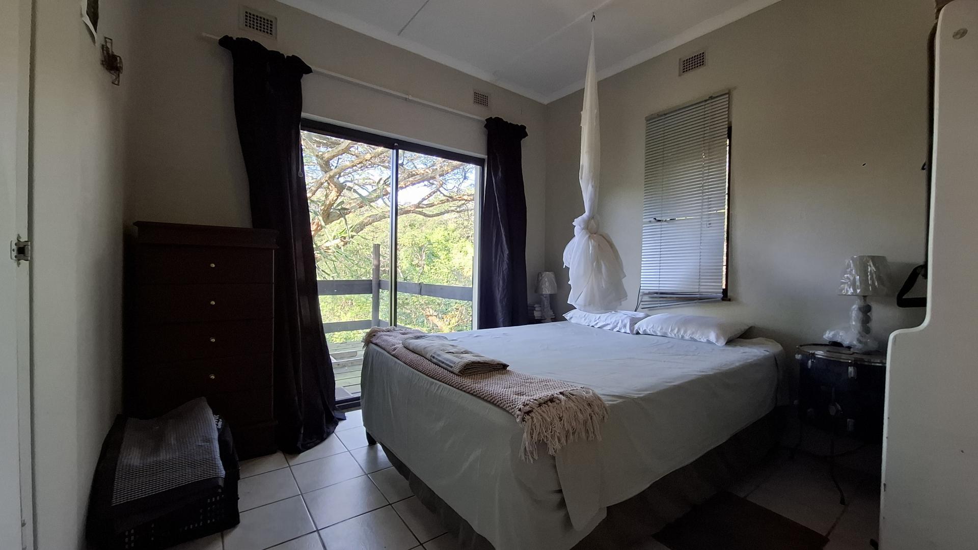 Bed Room 2 of property in Port Edward