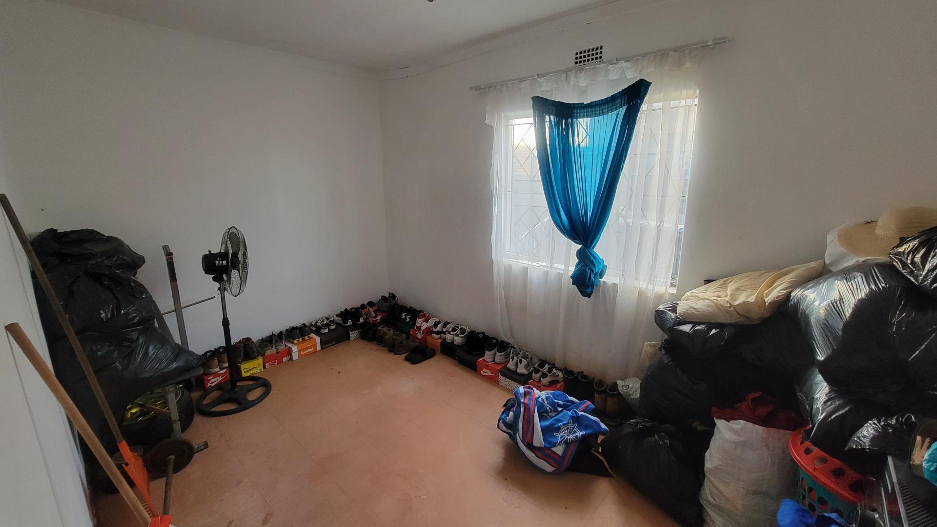 Bed Room 1 of property in Belhar