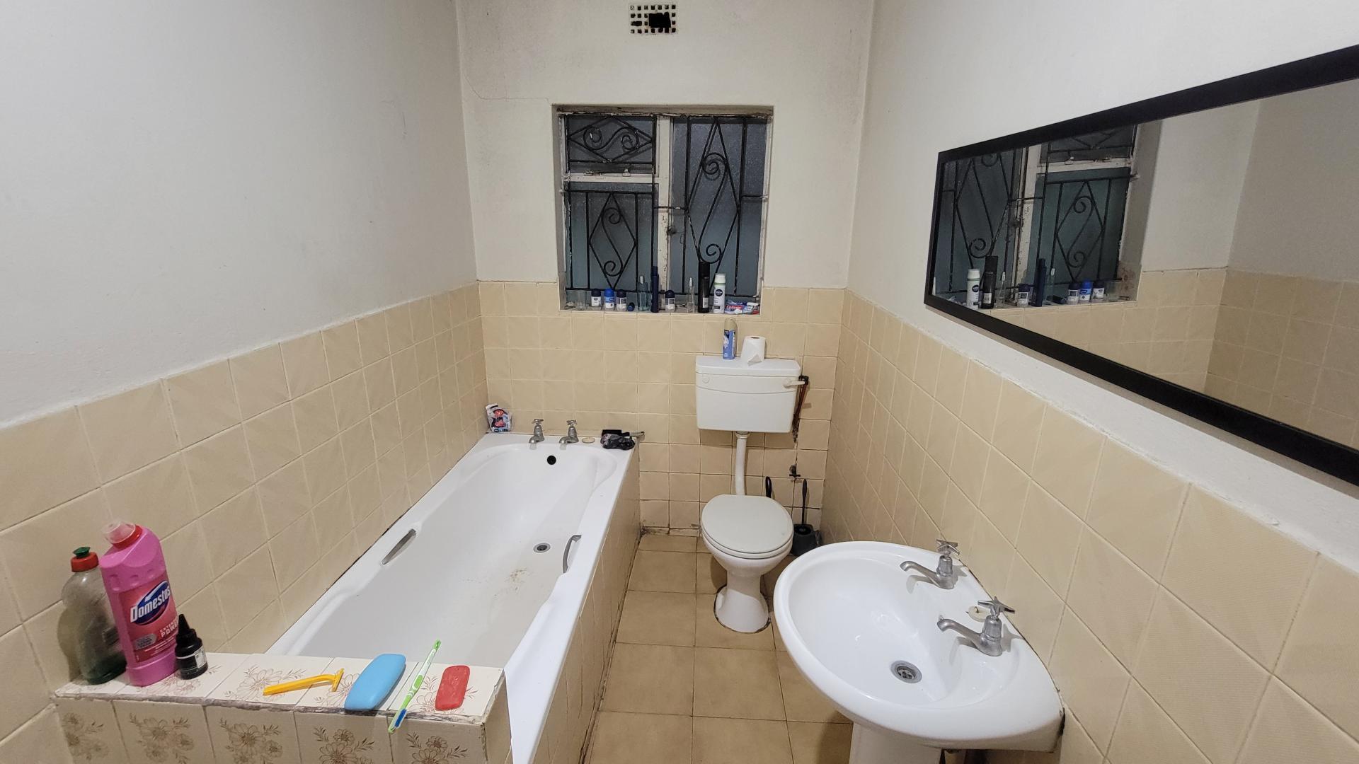 Bathroom 1 of property in Belhar
