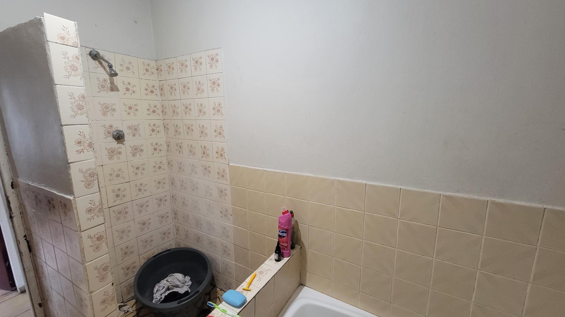 Bathroom 1 of property in Belhar