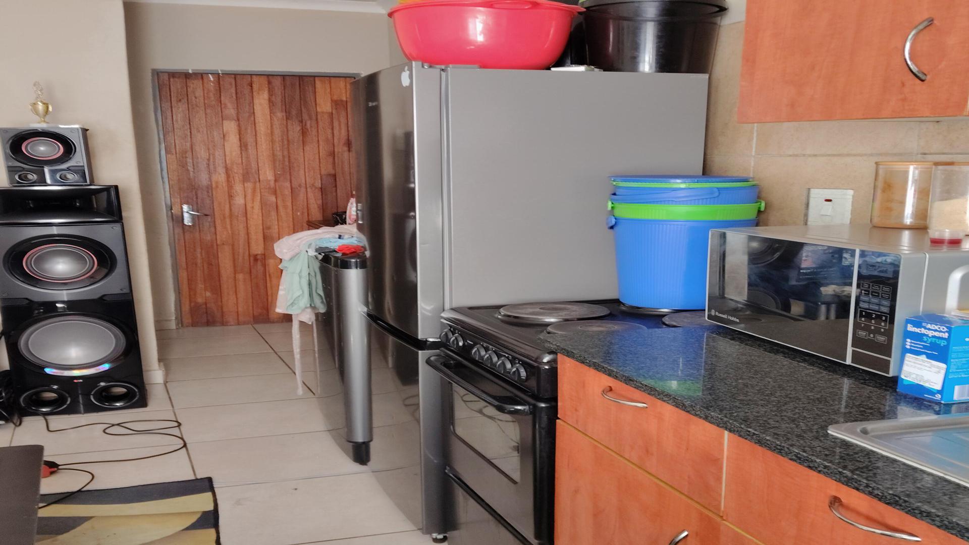 Kitchen of property in Jabulani