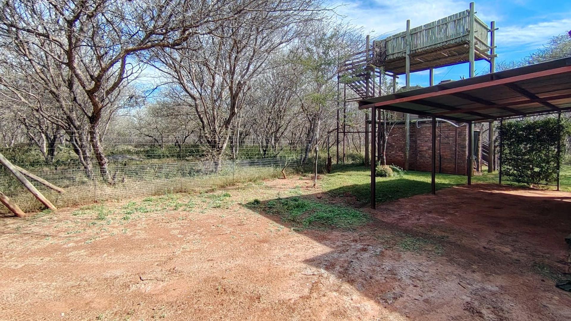 Carport  of property in Thabazimbi