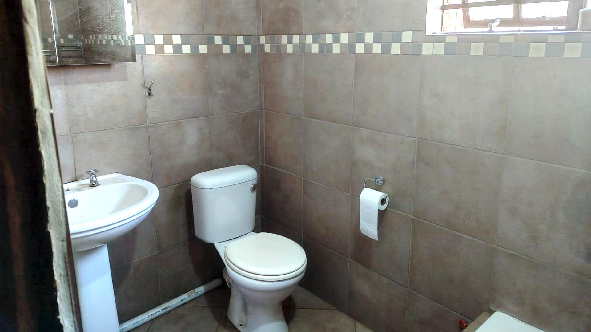 Main Bathroom of property in Thabazimbi