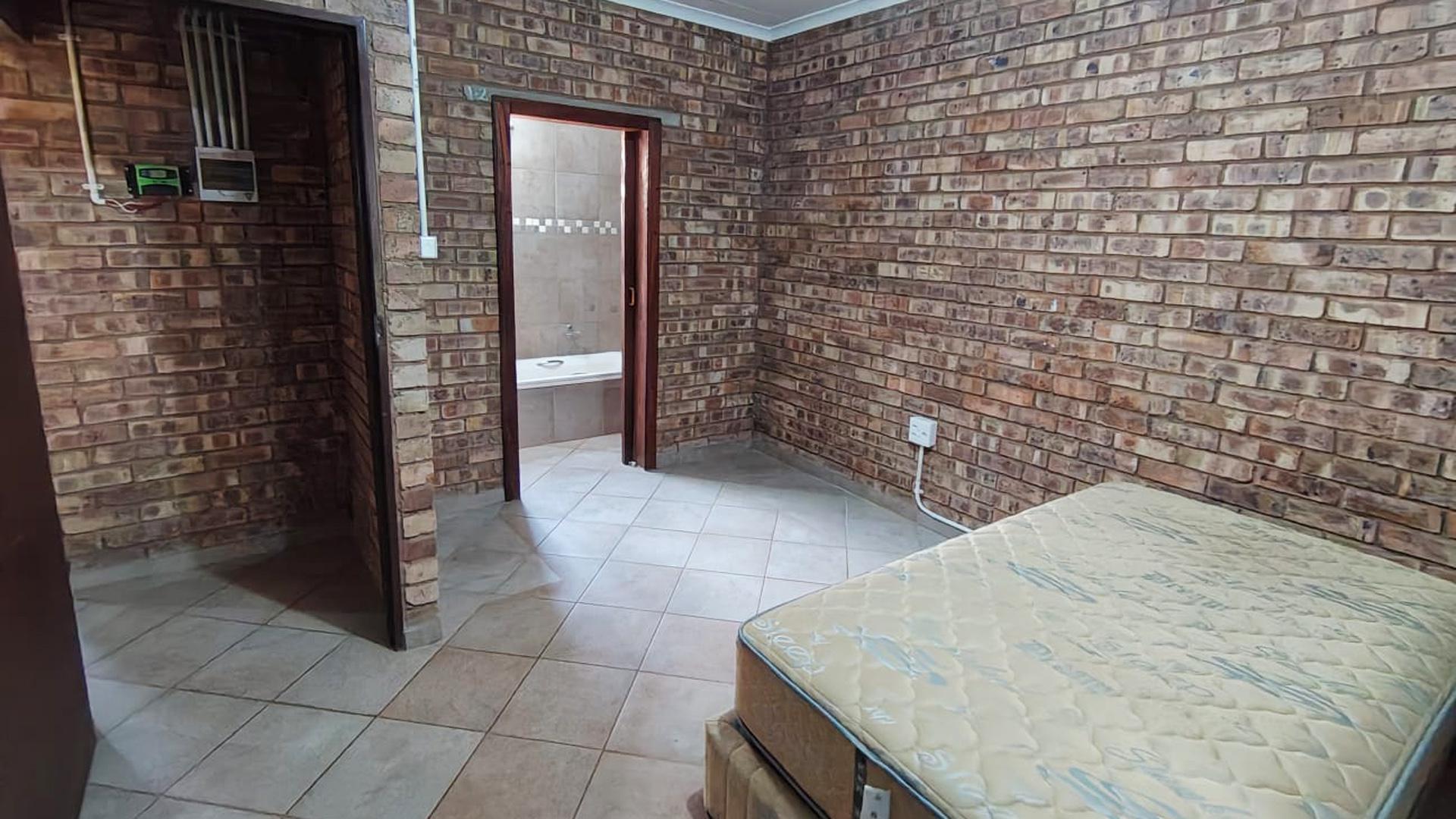 Main Bedroom of property in Thabazimbi