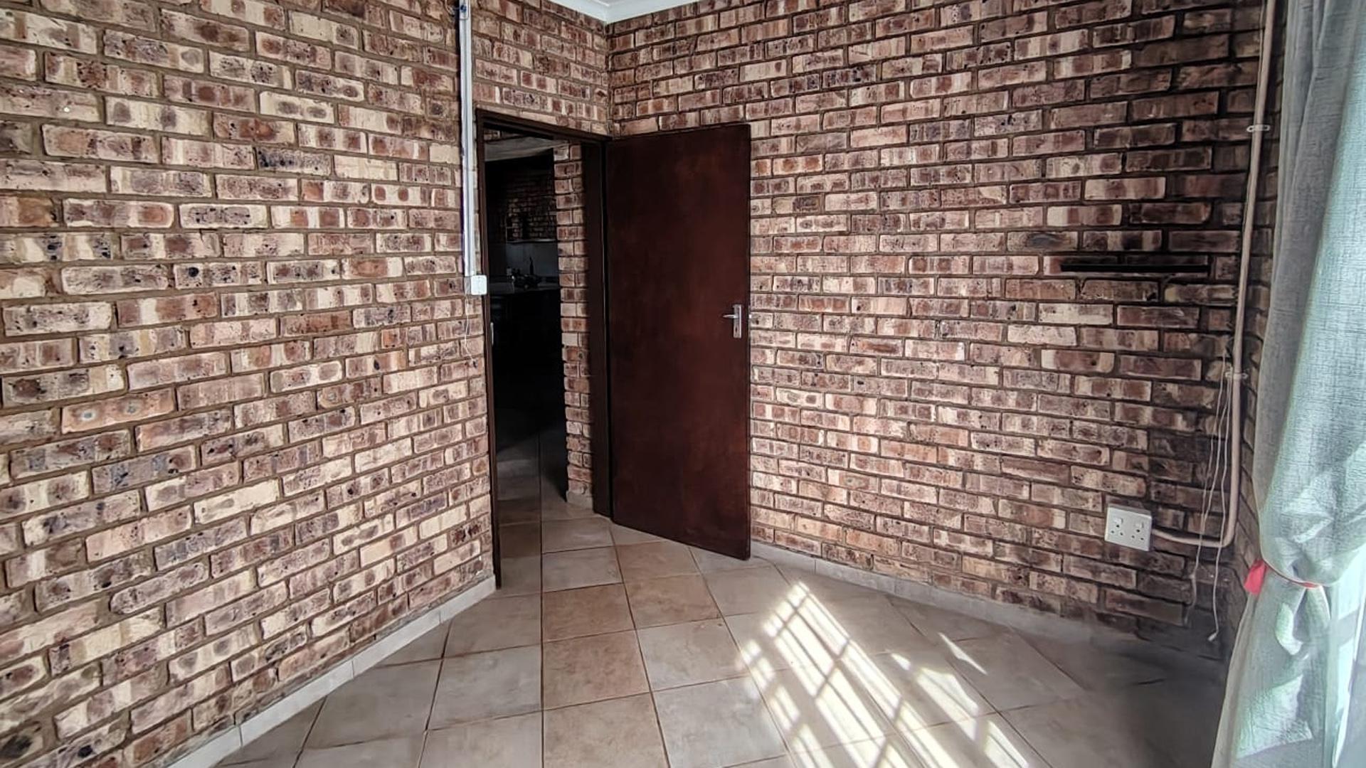 Bed Room 1 of property in Thabazimbi