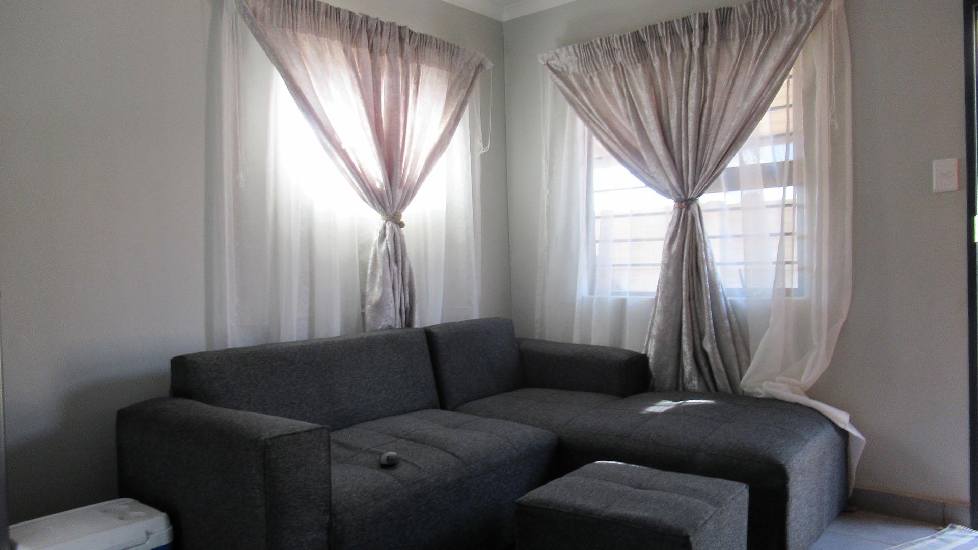 Lounges - 15 square meters of property in Protea Glen