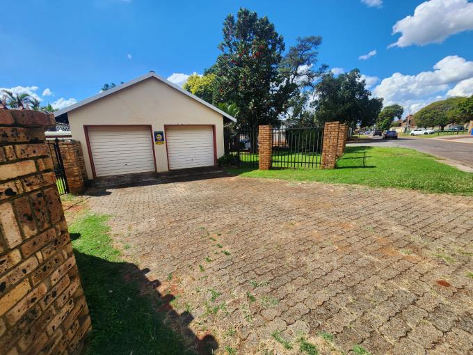 3 Bedroom House for Sale For Sale in Magalieskruin - MR712792