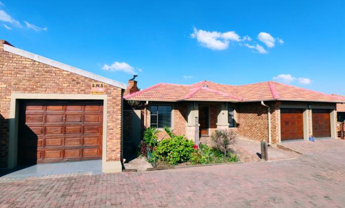 3 Bedroom Cluster for Sale For Sale in Lambton - MR712796