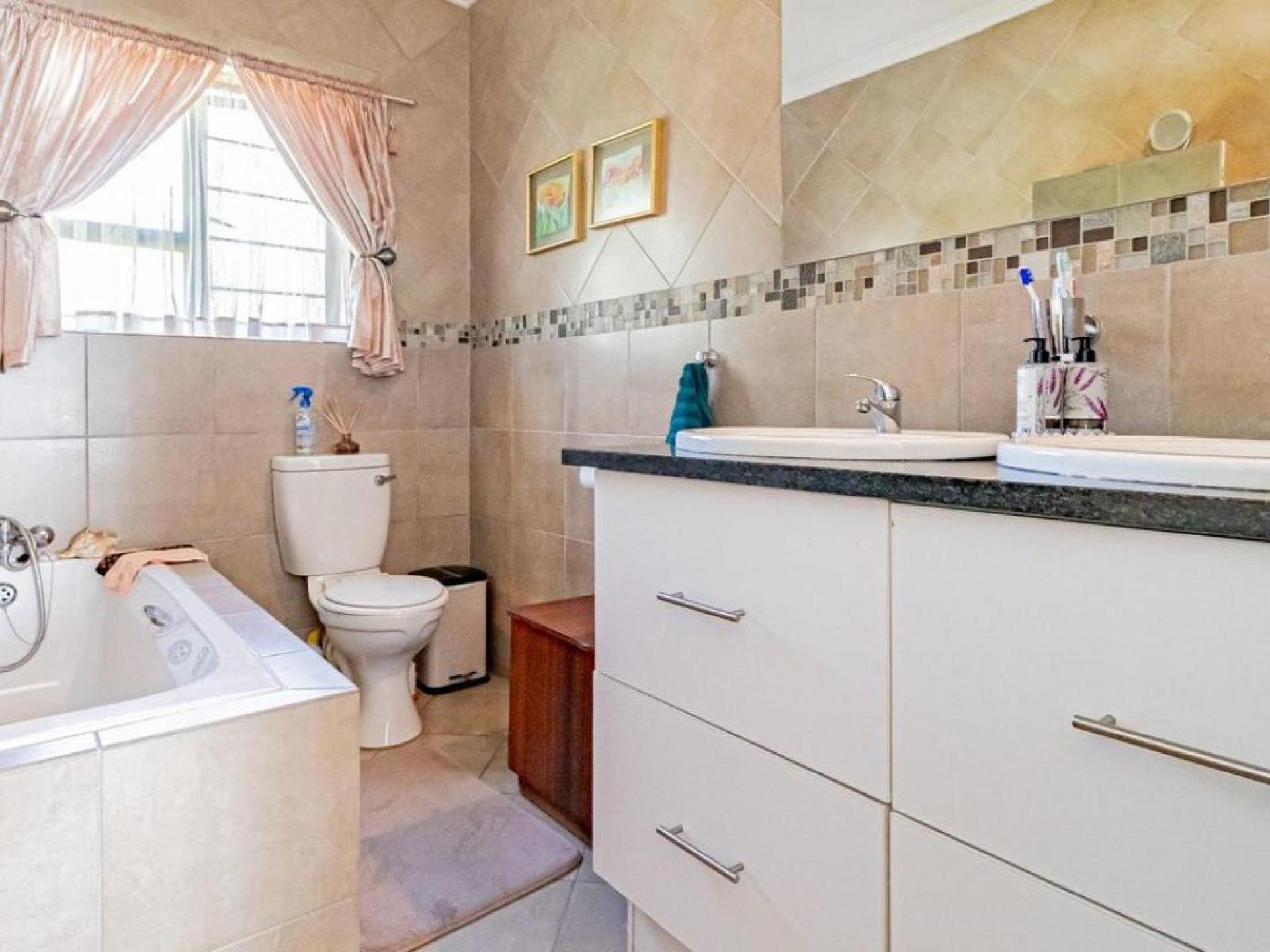  of property in Rietvalleirand
