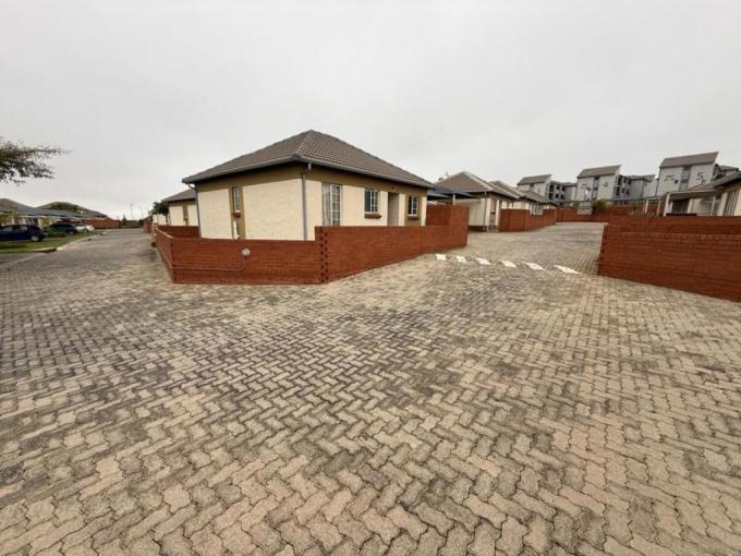 2 Bedroom Simplex for Sale For Sale in The Reeds - MR712813