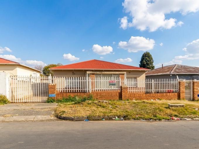 3 Bedroom House for Sale For Sale in Rosettenville - MR712836