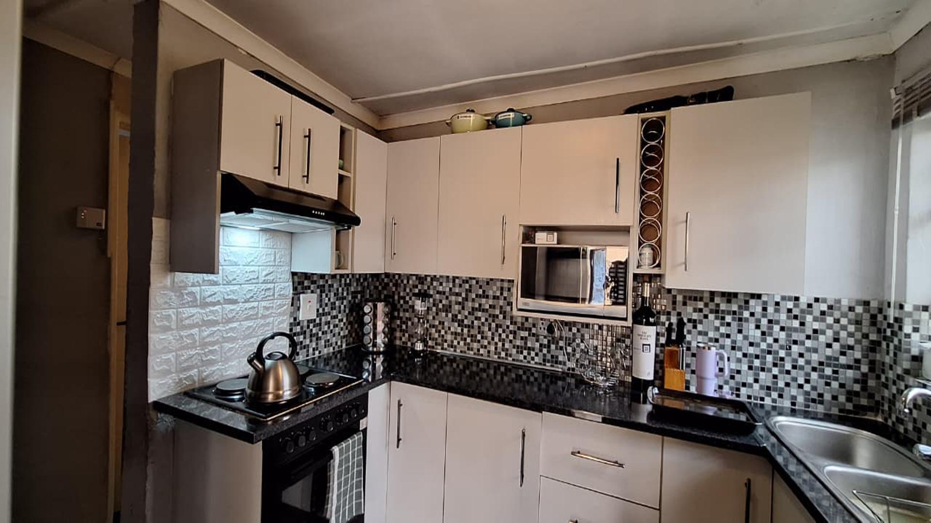 Kitchen - 9 square meters of property in Eldorado Park AH