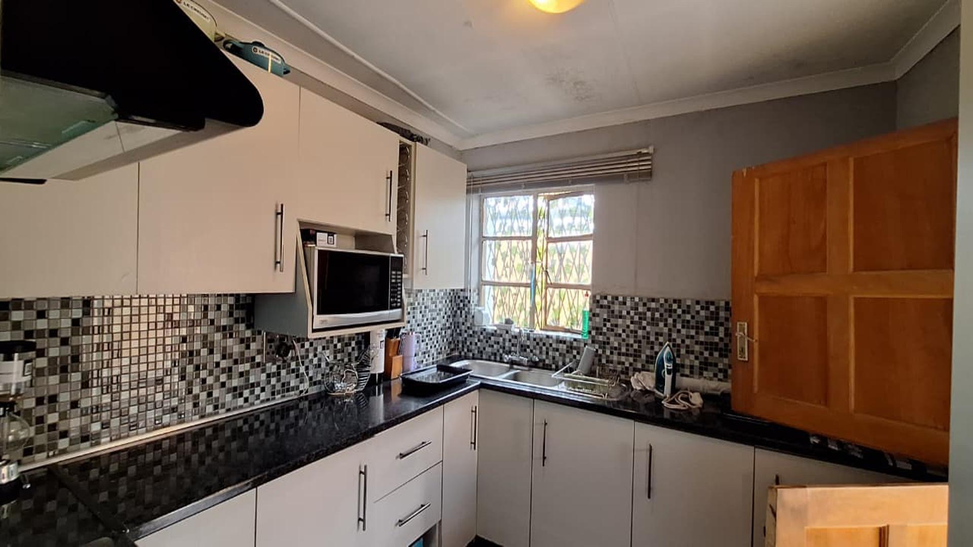 Kitchen - 9 square meters of property in Eldorado Park AH