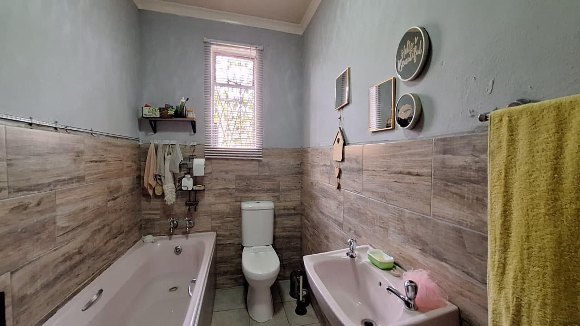 Bathroom 1 - 6 square meters of property in Eldorado Park AH